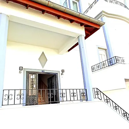 (T-3) Fethiye Merkezde Ferah ve Balkonlu 2+1 Daire Daire *